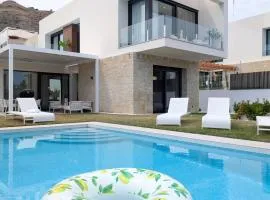 PARIS azure villa