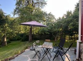 Charming Countryside Cottage, acomoda&ccedil;&atilde;o com cozinha em Varekil