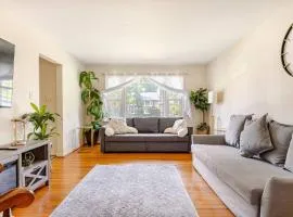 3BR Home - Free Parking-WiFi Kitchen Laundry-Kids Friendly-Near DC & Downtown & Metro-Patio & Deck