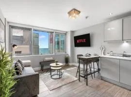 Central Brighton Stylish Beachfront Apartment