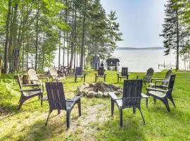 Boat Dock, Full Gym Waterfront Nelson Lake Gem!