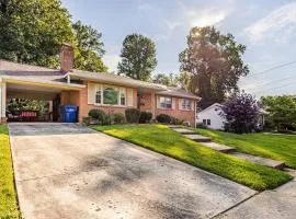3BR Home - Free Parking-WiFi Kitchen Laundry-Kids Friendly-Near DC & Downtown & Metro-Patio & Deck