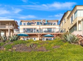 3009 Ocean St D Beautiful beachfront condo with deck，位于卡尔斯巴德的酒店