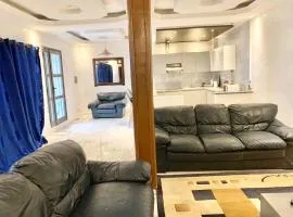 Appartement meublé avec cuisine équipée, au bord la mer