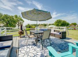 Pet-Friendly Lake Buchanan Retreat with Fire Pit!, hotel v destinaci Tow