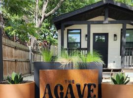 Cozy 1BR Tiny Home near Downtown and NB Rivers, khách sạn ở New Braunfels