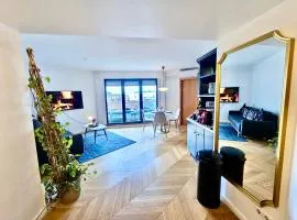 Urban comfort 1BR flat w terrace&parking