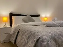 Modern Stay - Walk to Everything 6