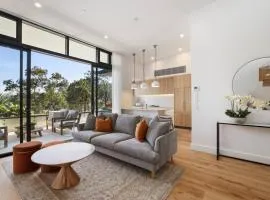 Luxurious Penthouse - Park, Golf Course, Ocean views