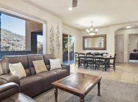 Sierra Sky - Patio with fireplace, Hotel in Hurricane