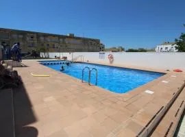 Ap ELS PINS, ideal para tus vacaciones cerca del mar, wifi gratuito, aire acondicionado , piscina comunitaria, se admiten mascotas, playa para perros - ES-184-68