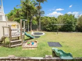 The Wreck Room, 6 Flannel Flower Fairway - fantastic house filled with activities for all