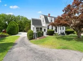 Harbor Walk Charming 4BR Steps to Town & Harbor