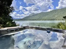 Alpine Lake Escape on Fish Lake by NW Comfy Cabins