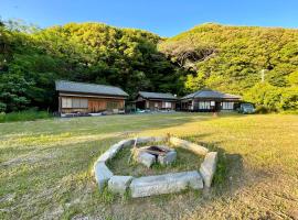 ビーチアクセス20秒のプライベートスペースで焚き火とバーベキューが出来る1日1組貸切宿, hotel v destinaci Otsuki