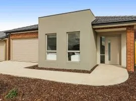 Cozy Family Home in Darley w Everything You Need