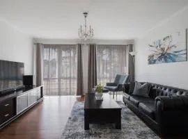 Havana Edge - Modern Living near Beach and Shops