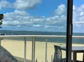 Première ligne - Vue mer exceptionnelle - Accès direct plage - Grand balcon - Parking privatif clos - Tout à pieds