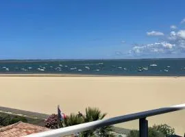 Première ligne - Vue mer exceptionnelle - Accès direct plage - Grand balcon - Parking privatif clos - Tout à pieds