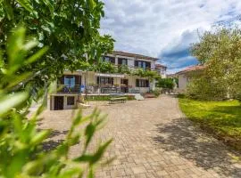 3 Bedroom Lovely Apartment In Malinska