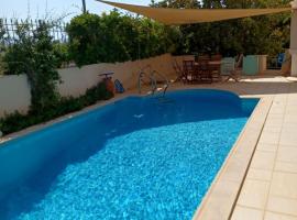 Apartment with a garden, BBQ, swimming pool and jacuzzi