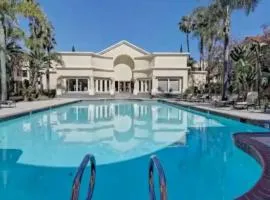 Luxury central, spa and pool LJ condo