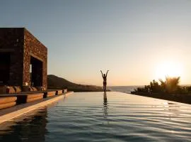 Ormus Villa - Beachfront Sanctuary Blending with Earth, Sun & Sea by etouri