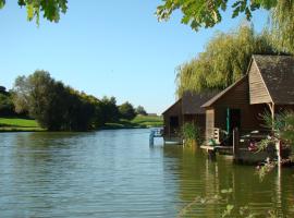 Chalet le Sandre, hotel i Villiers-Charlemagne