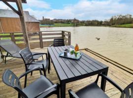 Chalet Le Brochet, hotel i Villiers-Charlemagne