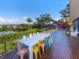 Lakeviews - Pet Friendly with Fireplace, hotel di Culburra Beach
