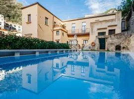 Amalfi Relais rooms with pool