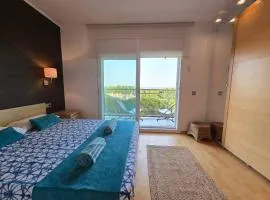Aquamarina Apt Seaviews 1' beach Family