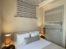 Meros Paros, Santikos Collection