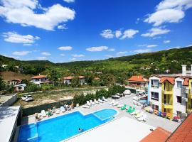 Luxury Romantic Studio in Private Condo with Parking and Pool