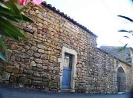 Gîte #6, 4 Pers, Domaine De Ribiere, hotel v destinaci Grospierres