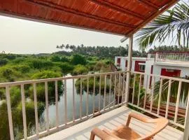 Anchor Beach Resort