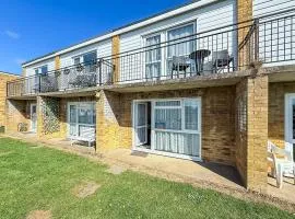 5 Berth Chalet To Hire In Hemsby Near Hemsby Beach Ref 18117B