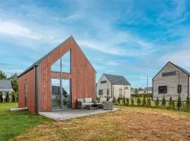 2 Bedroom Beautiful Home In Wytowno