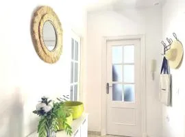 Vibes Center Flat