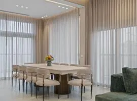 Luxury Penthouse with Fabulous Views By Isrentals
