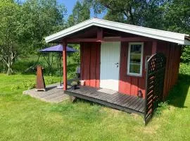 Riverside Bliss - Cozy Cabin near Tvedestrand with WiFi and Deck