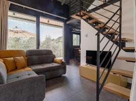 TAGGIASCA- Suite nel verde con piscina e terrazza privata, hotel v destinaci Arma di Taggia