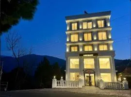 Claret inn by Lawrence Hotels