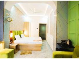 Hotel Amba-Sadar Palace In Varanasi Fully AC Room, hotel in Varanasi