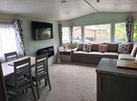 Hillside retreat - 2 bedrooms sleeps 5, hotel in Westfield