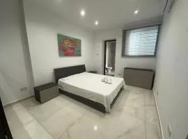 Central Bedroom en-suite, Sliema