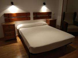 Hotel Los Perales, pet-friendly hotel in Puebla de Sanabria