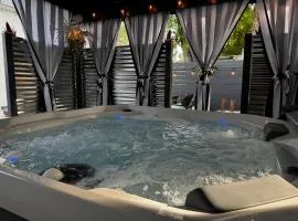 Walk to Best Eats and Shops with Salt H2O Spa
