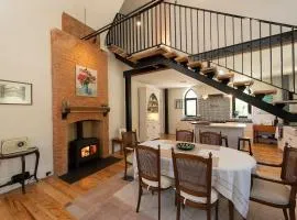 The Old School Romantic Stay for 2 Adelaide Hills