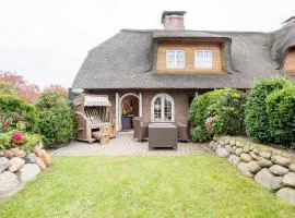 Gartensuite-West-Kamin-Sauna-Pool-Garten